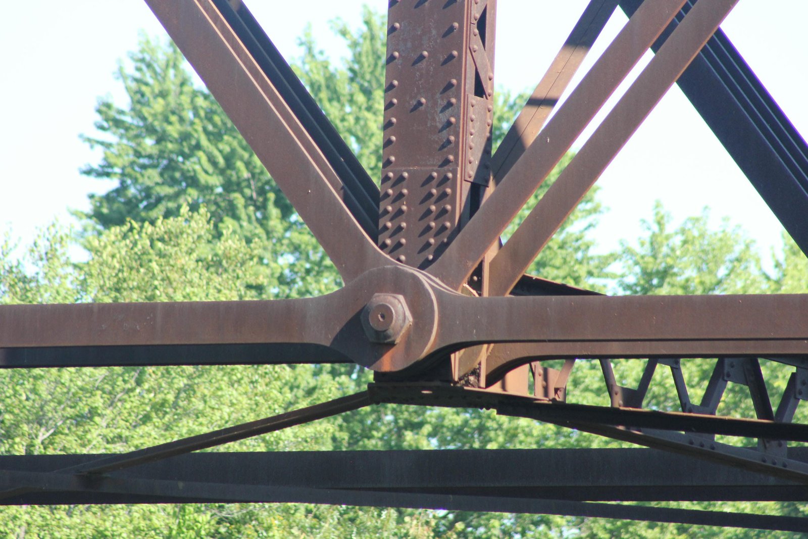 Lower connection